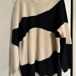 H&M Black and Cream Wave Pattern Sweater